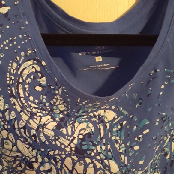 Blue, exquisitely designed Top - Picture 2 of 3